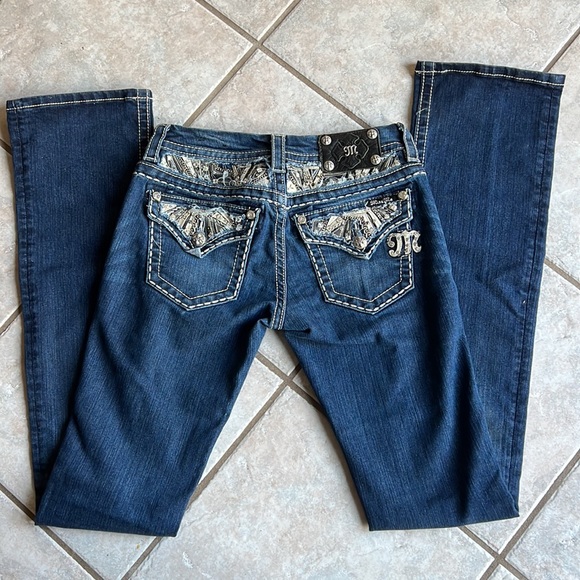 Miss Me Signature Rise Slim Boot jeans size W26 with an inseam of 37 - Picture 2 of 4